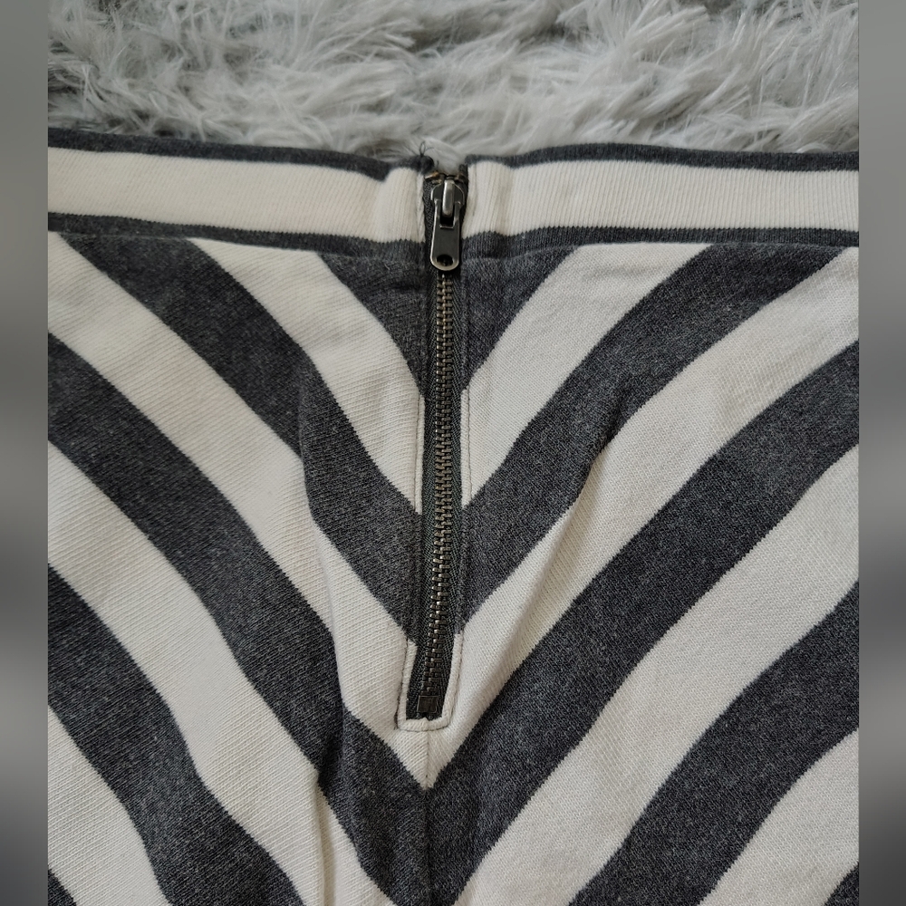 Gap 100% Cotton Women's Small Gray & White Striped Mini Skirt - Picture 5 of 11